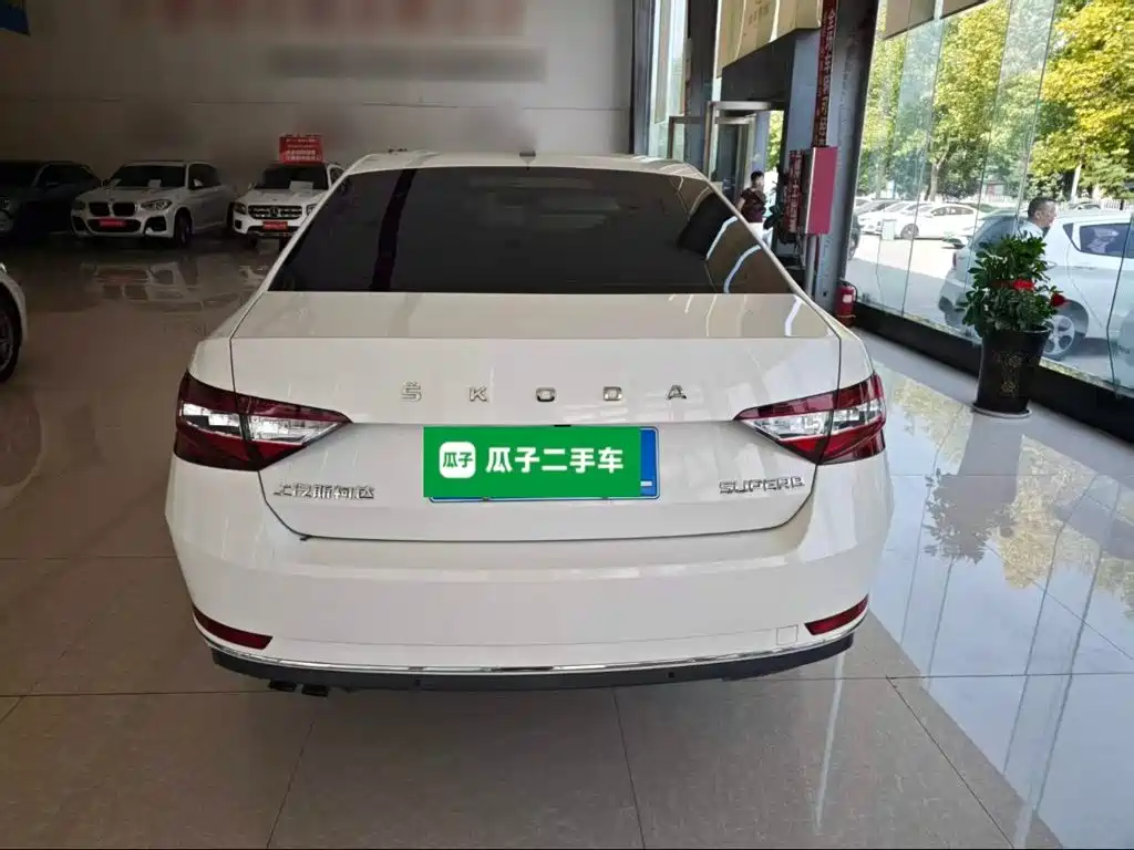 Skoda Superb — миниатюра 6