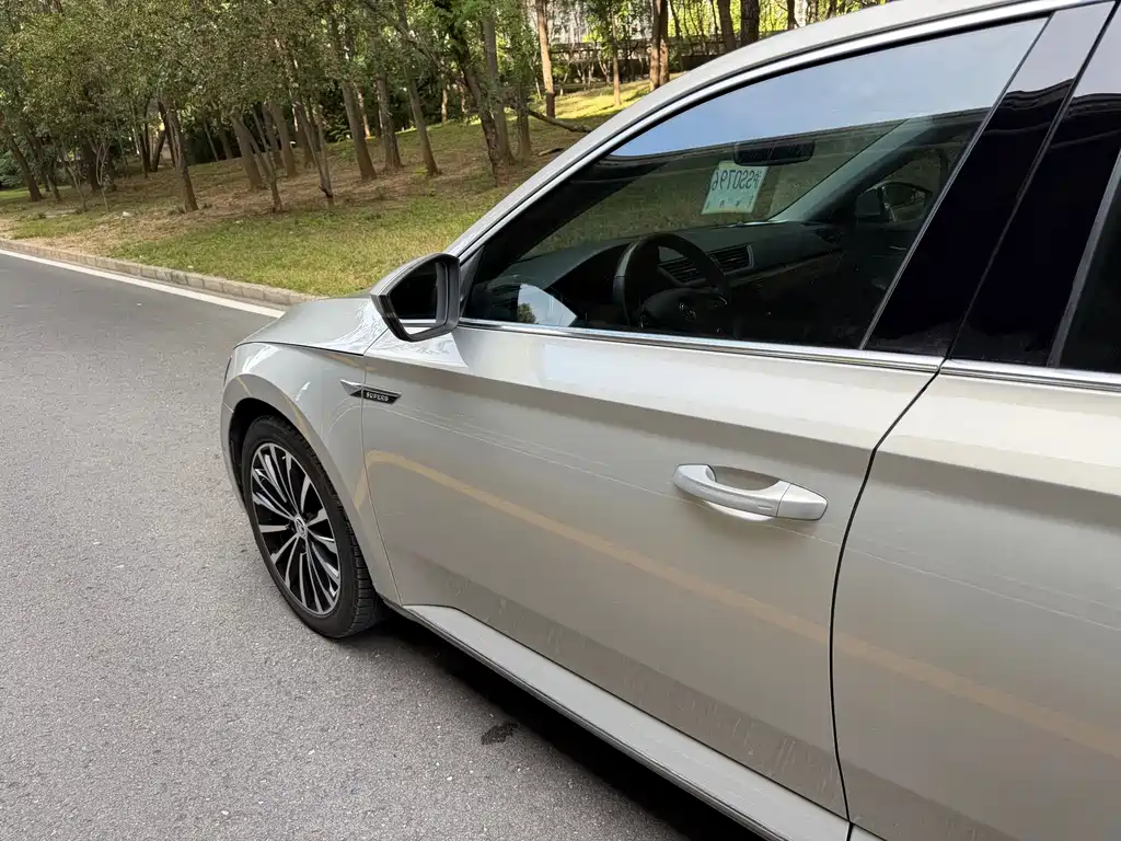 Skoda Superb — миниатюра 13