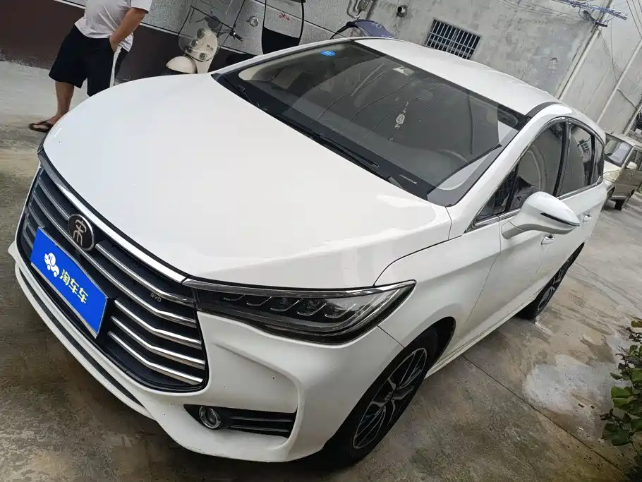 BYD MAX