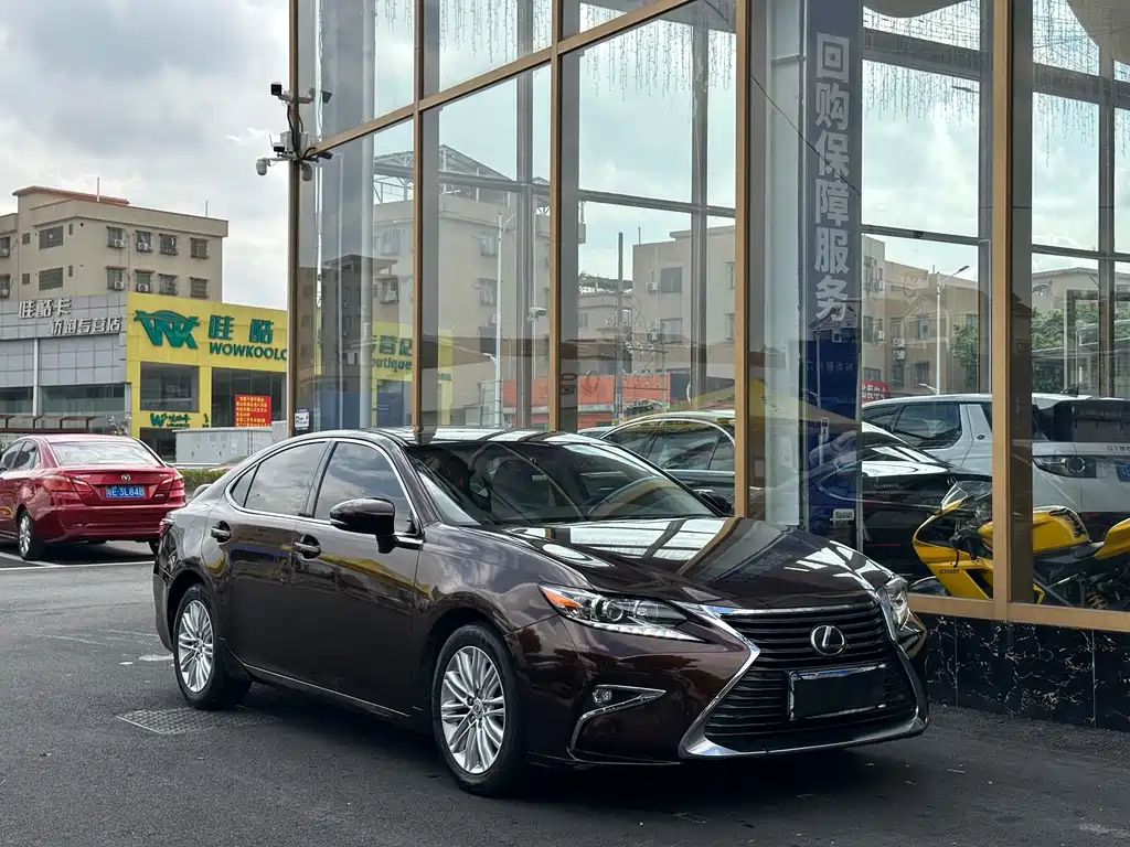 Lexus ES — миниатюра 22