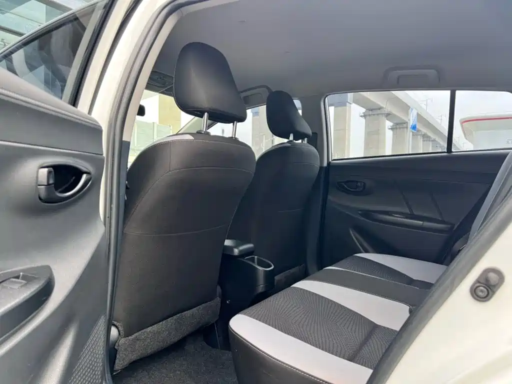 Toyota Yaris L — миниатюра 16