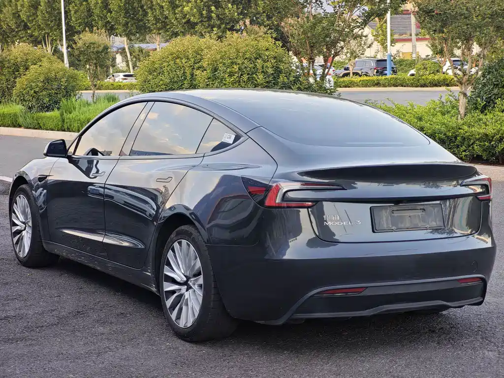 Tesla Model 3 — миниатюра 9
