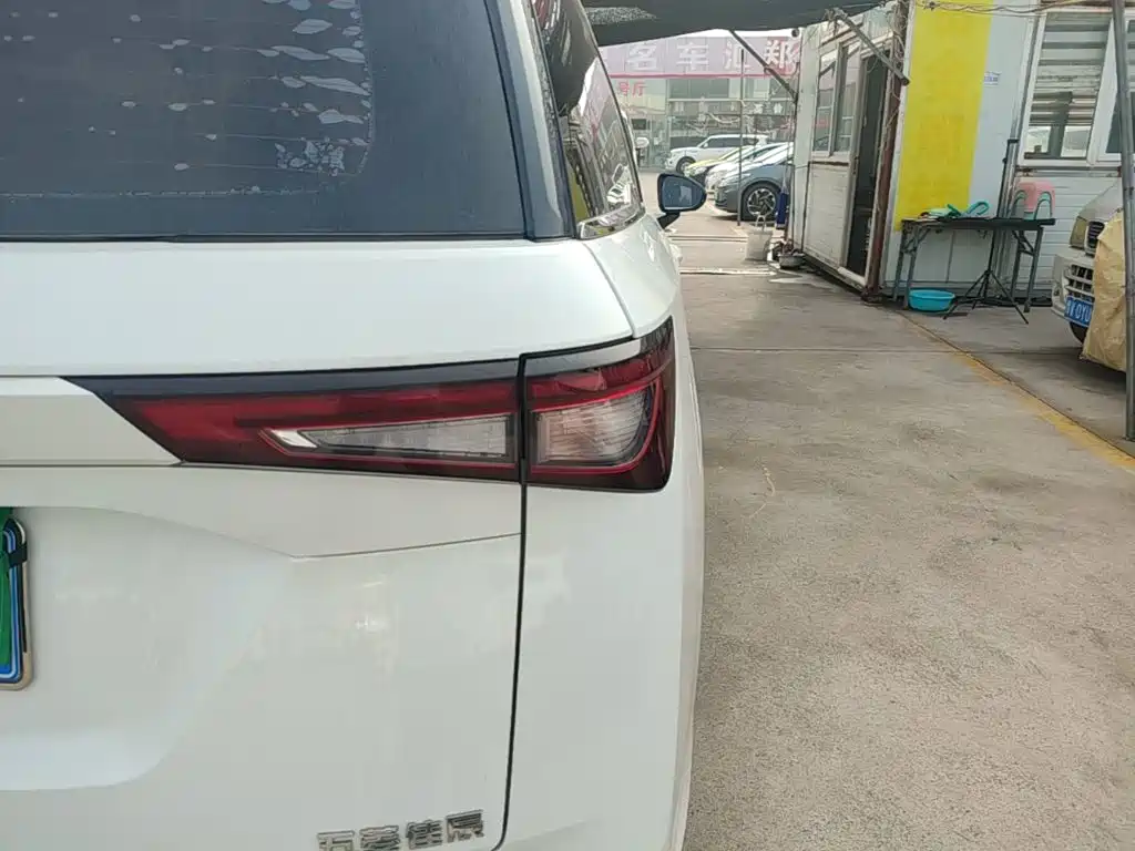 Wuling Jiachen — миниатюра 8