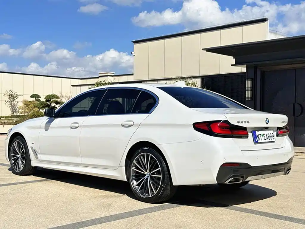 BMW 5 Series — миниатюра 6