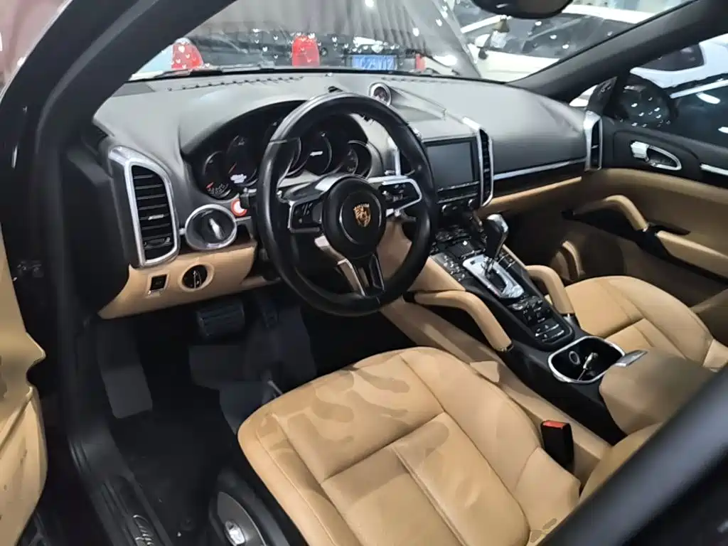 Porsche Cayenne — миниатюра 10