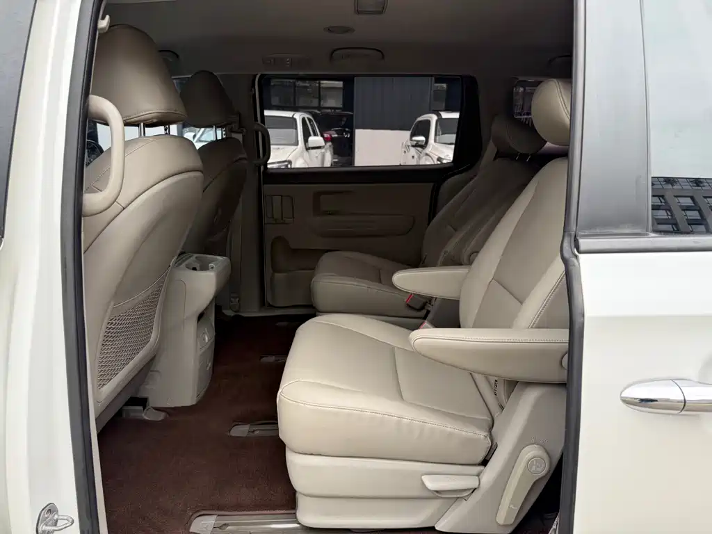 Kia Carnival — миниатюра 5
