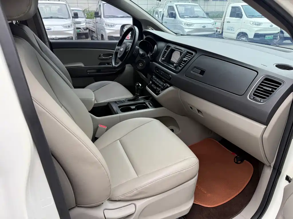 Kia Carnival — миниатюра 12