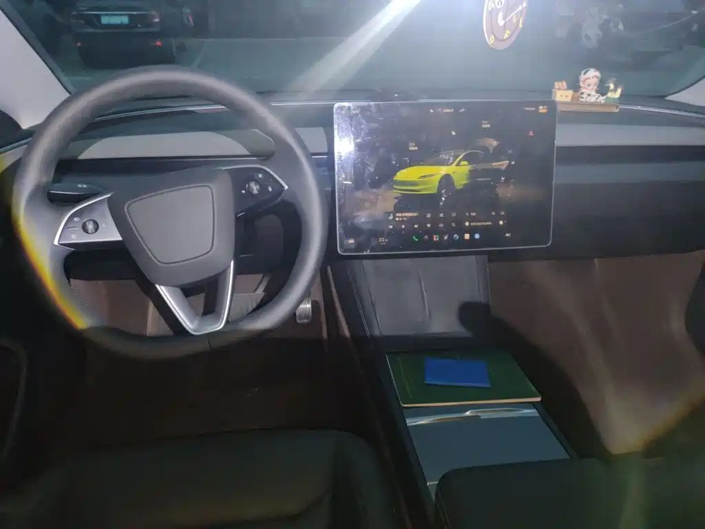 Tesla Model 3 — миниатюра 10
