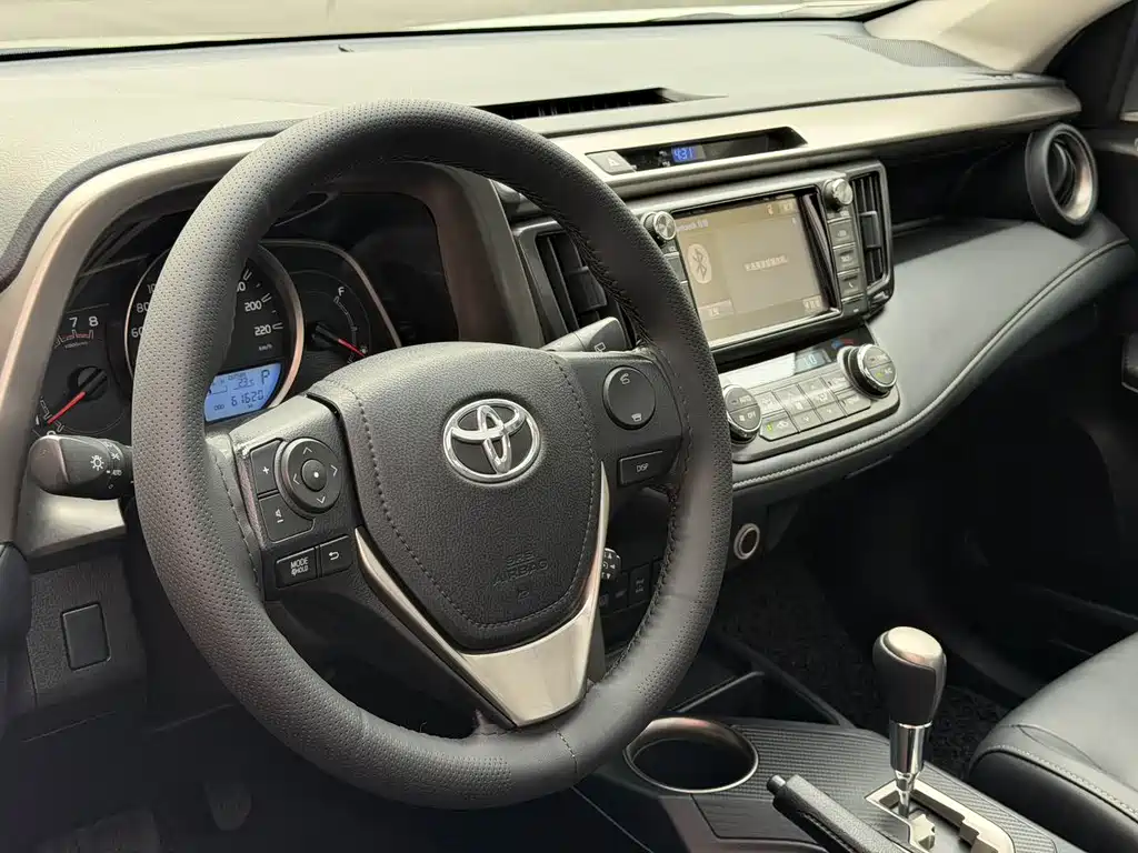 Toyota RAV4 — миниатюра 7