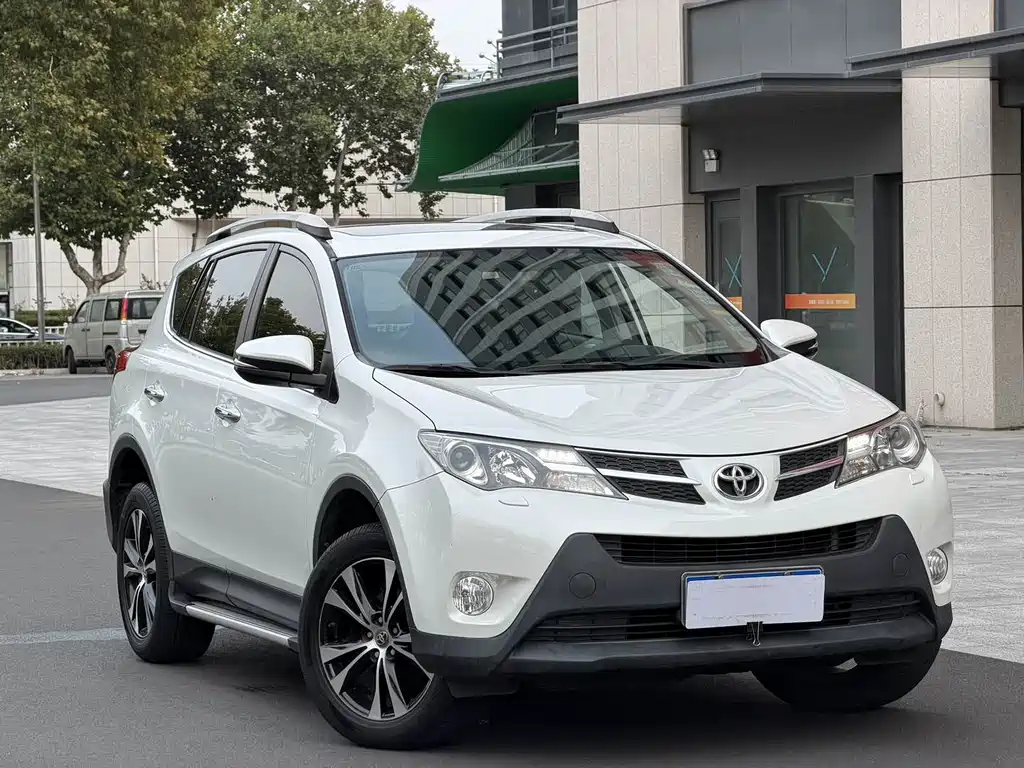 Toyota RAV4 — миниатюра 3