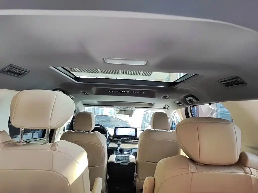 Toyota Granvia — миниатюра 18
