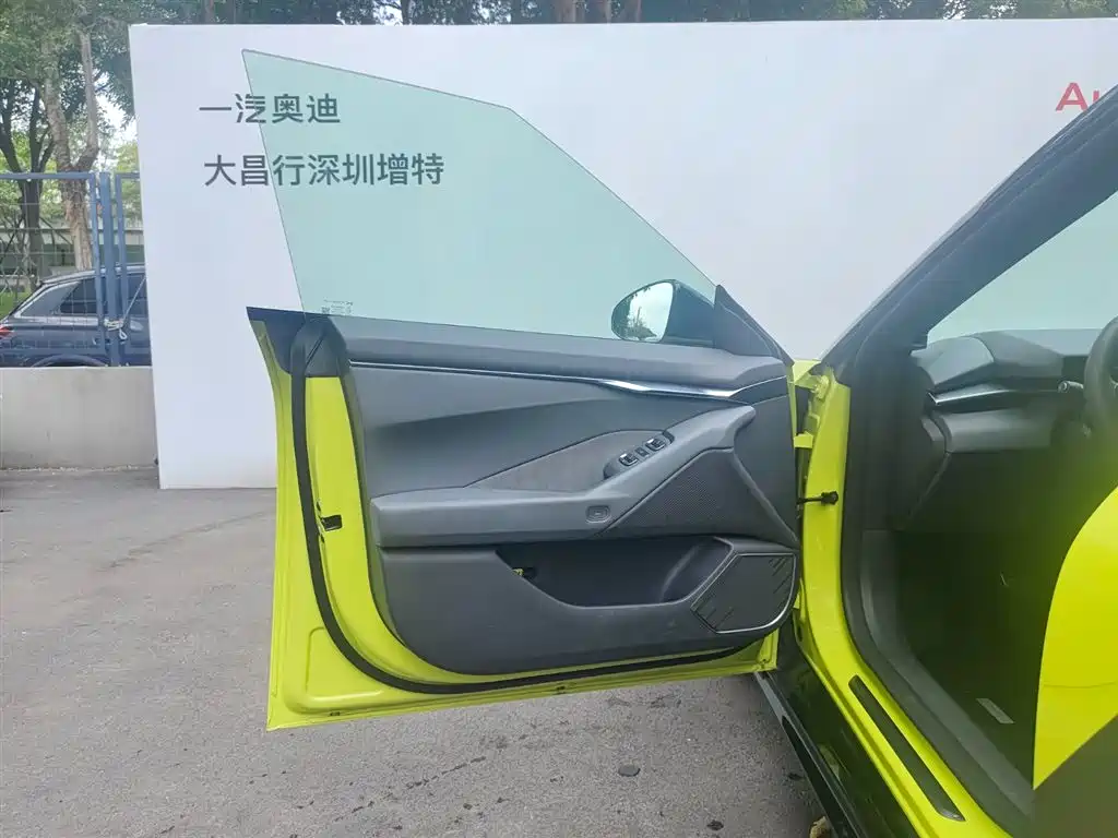 XPeng P7 — миниатюра 16