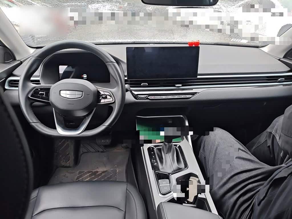 Geely Emgrand 1.5 л 2025 г. Белый, пробег 5800 км