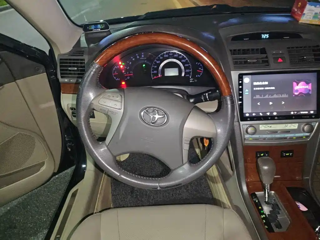 Toyota Camry — миниатюра 3