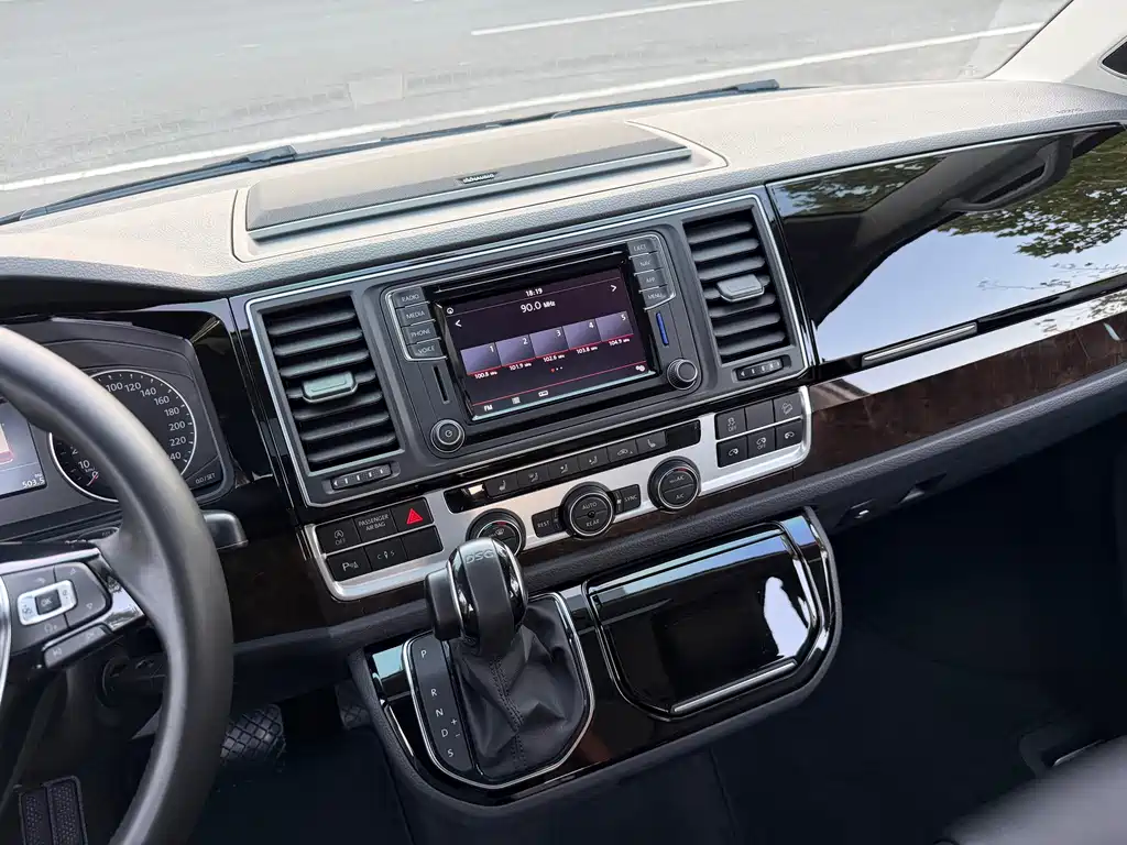 Volkswagen Multivan — миниатюра 9