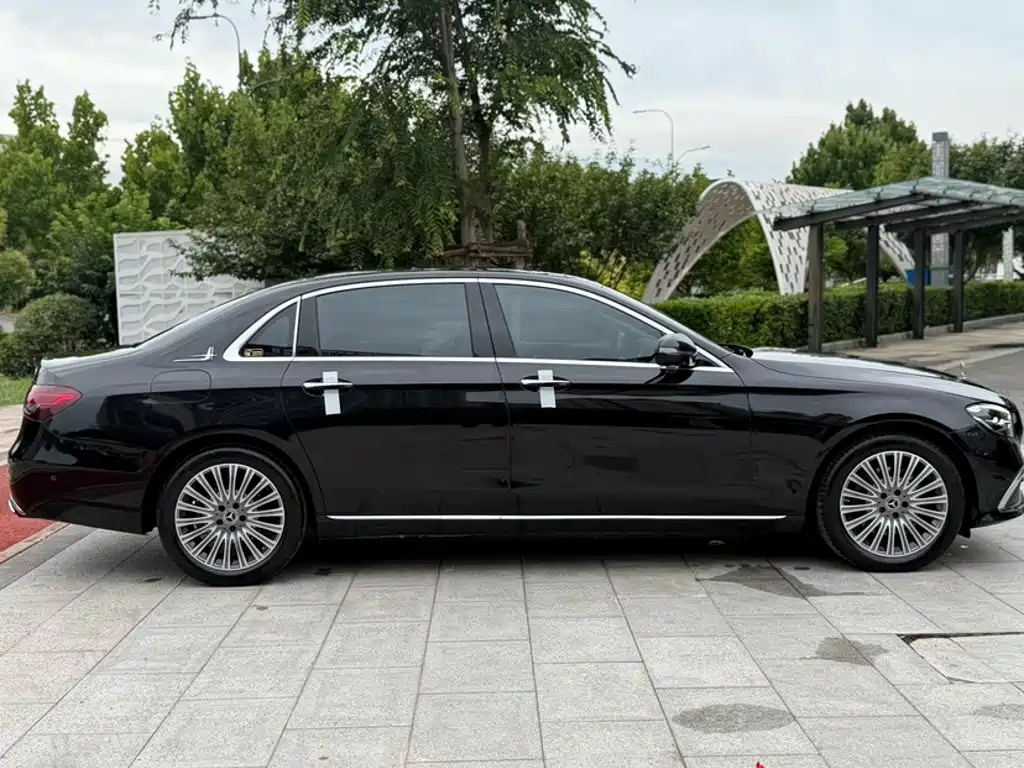 Mercedes-Benz E-Class — миниатюра 5