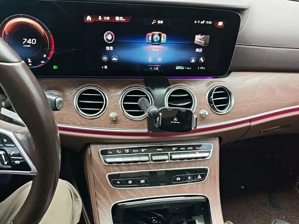Mercedes-Benz E-Class — миниатюра 13