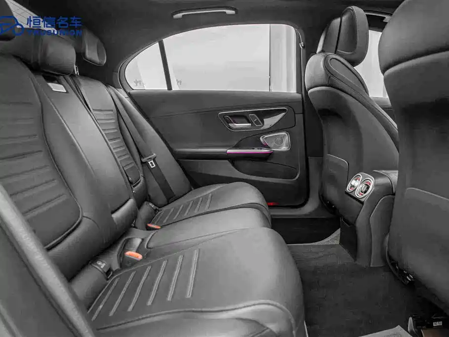 Mercedes-Benz C-Class — миниатюра 16