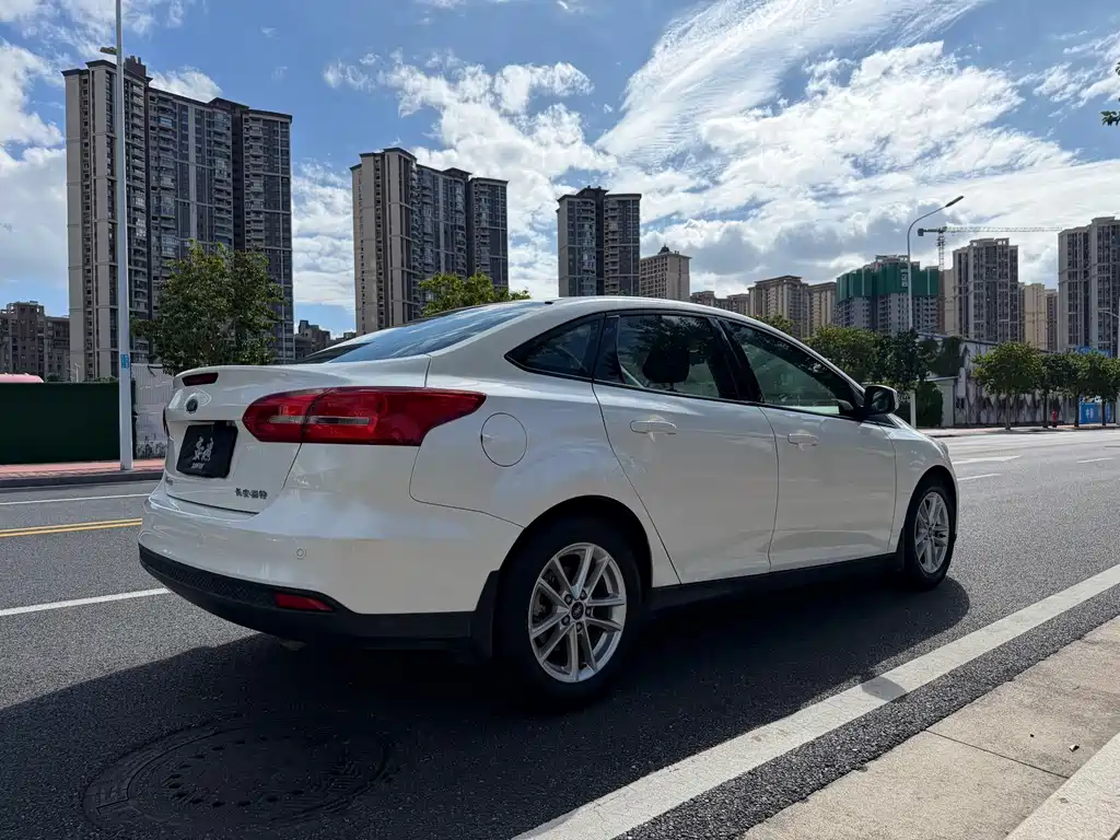 Ford Focus — миниатюра 5