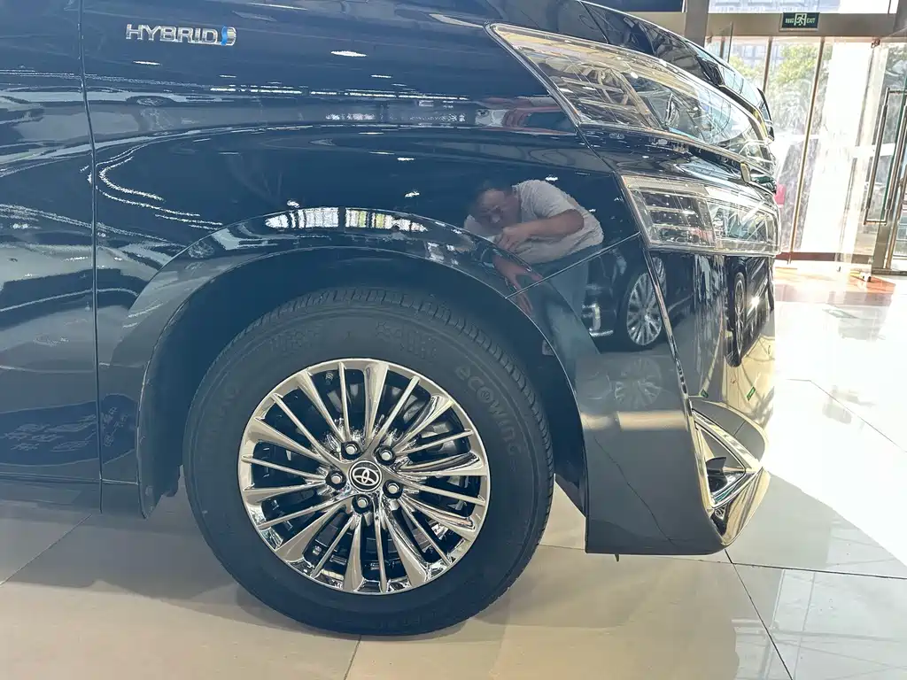 Toyota Vellfire — миниатюра 17