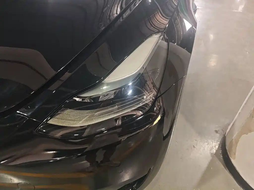 Tesla Model Y — миниатюра 24