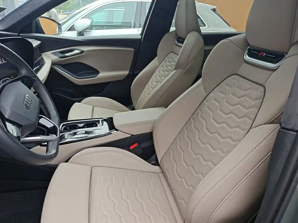 Audi Q6L e-tron — миниатюра 15