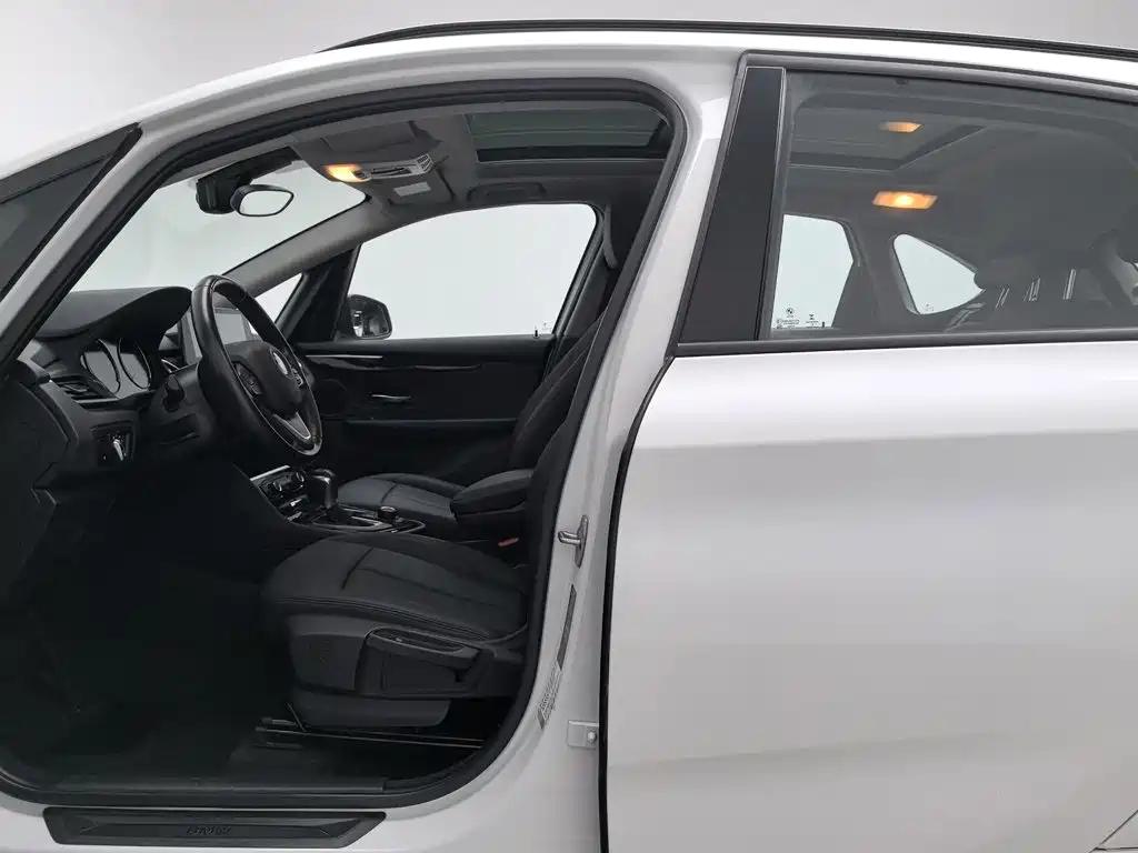 BMW 2 Series Active Tourer — миниатюра 10