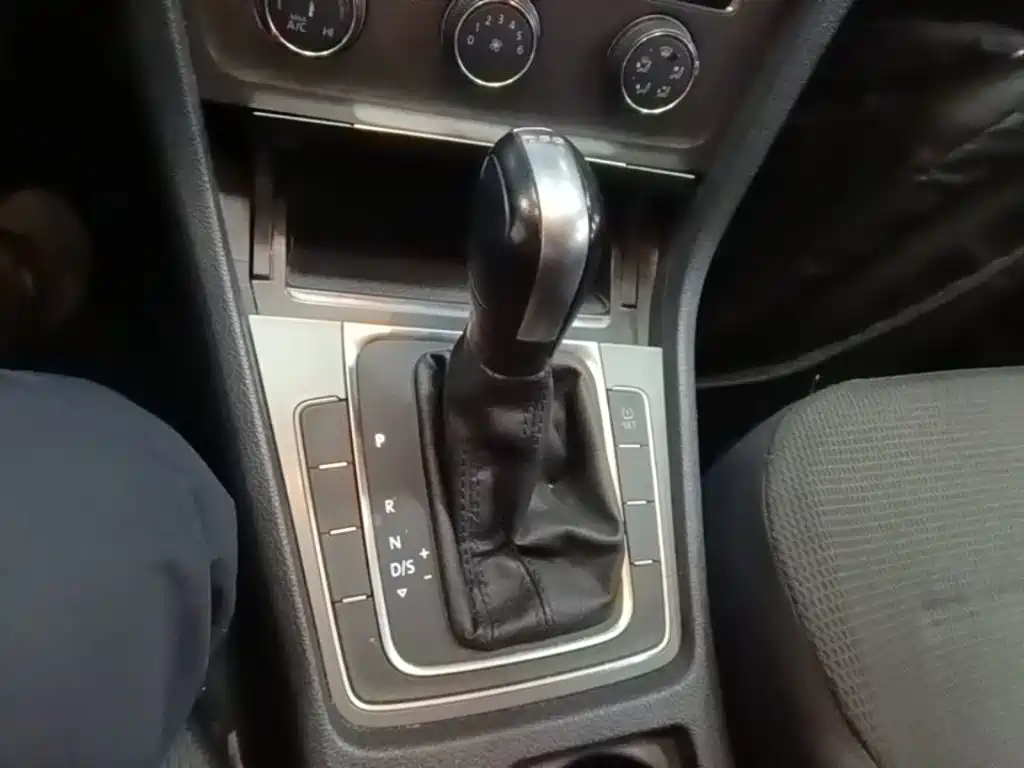Volkswagen Golf — миниатюра 14