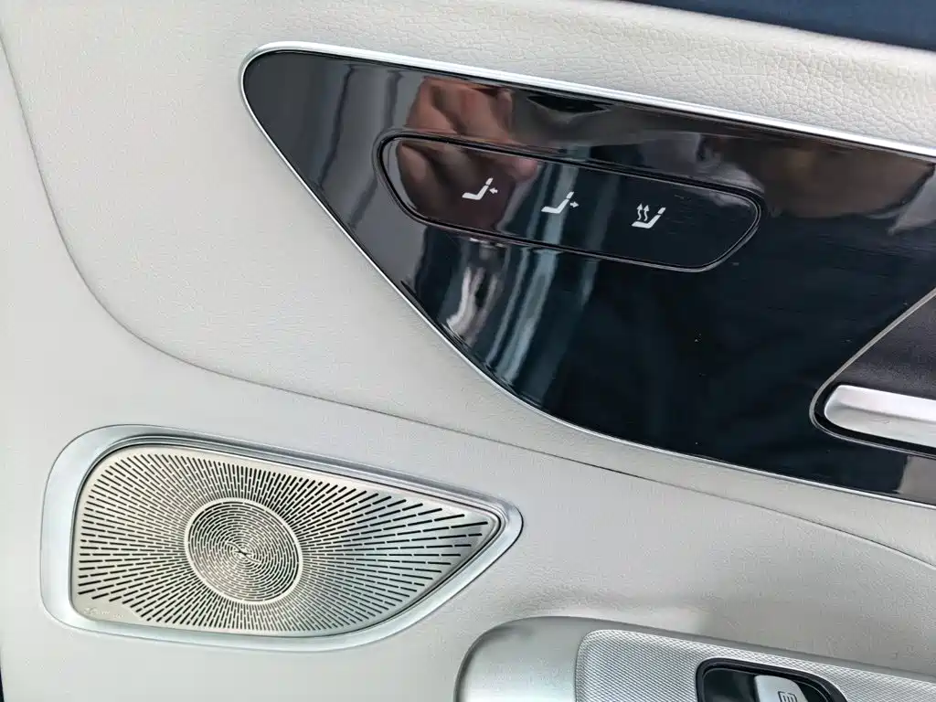 Mercedes-Benz EQE SUV — миниатюра 6