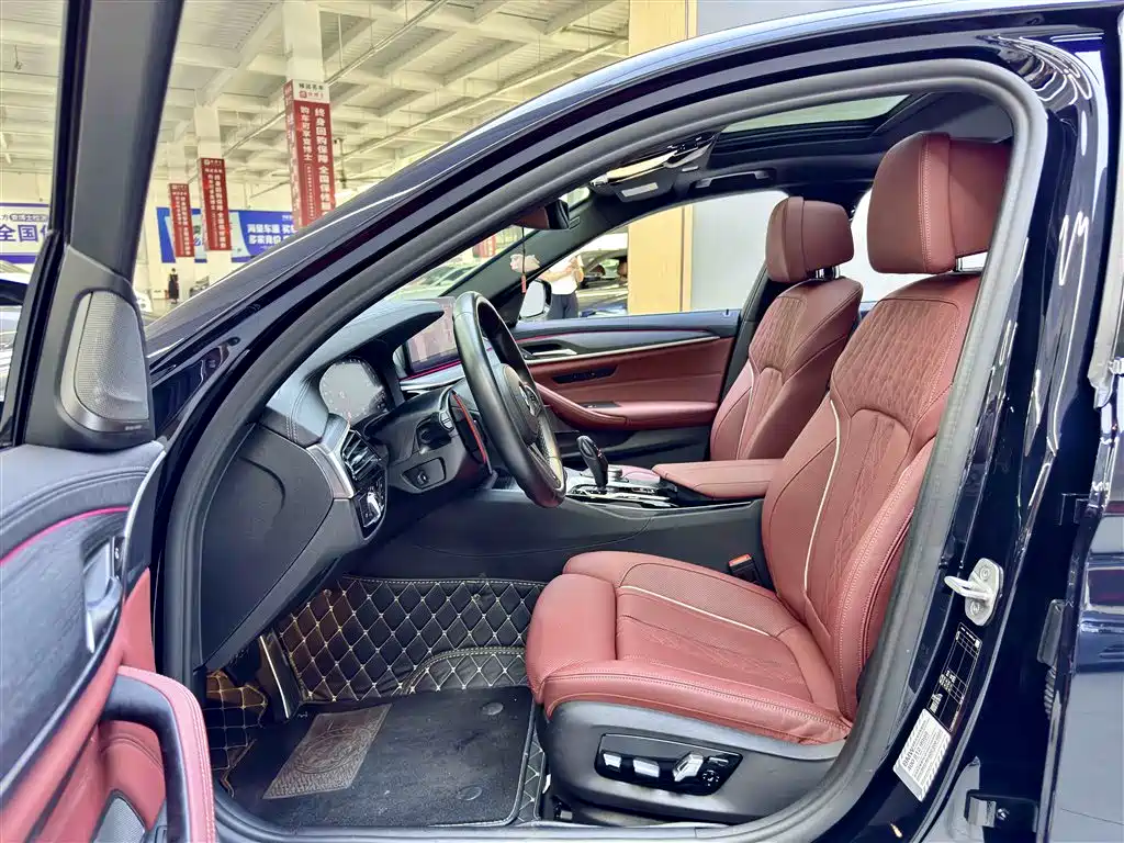 BMW 5 Series — миниатюра 8
