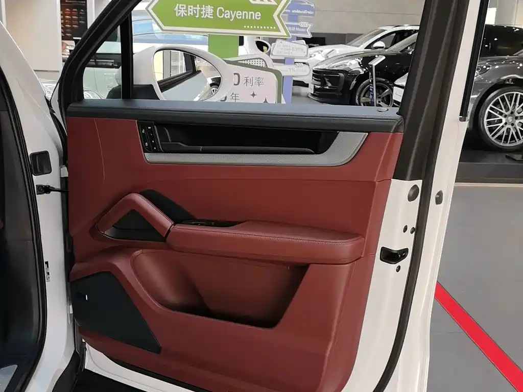Porsche Cayenne — миниатюра 9