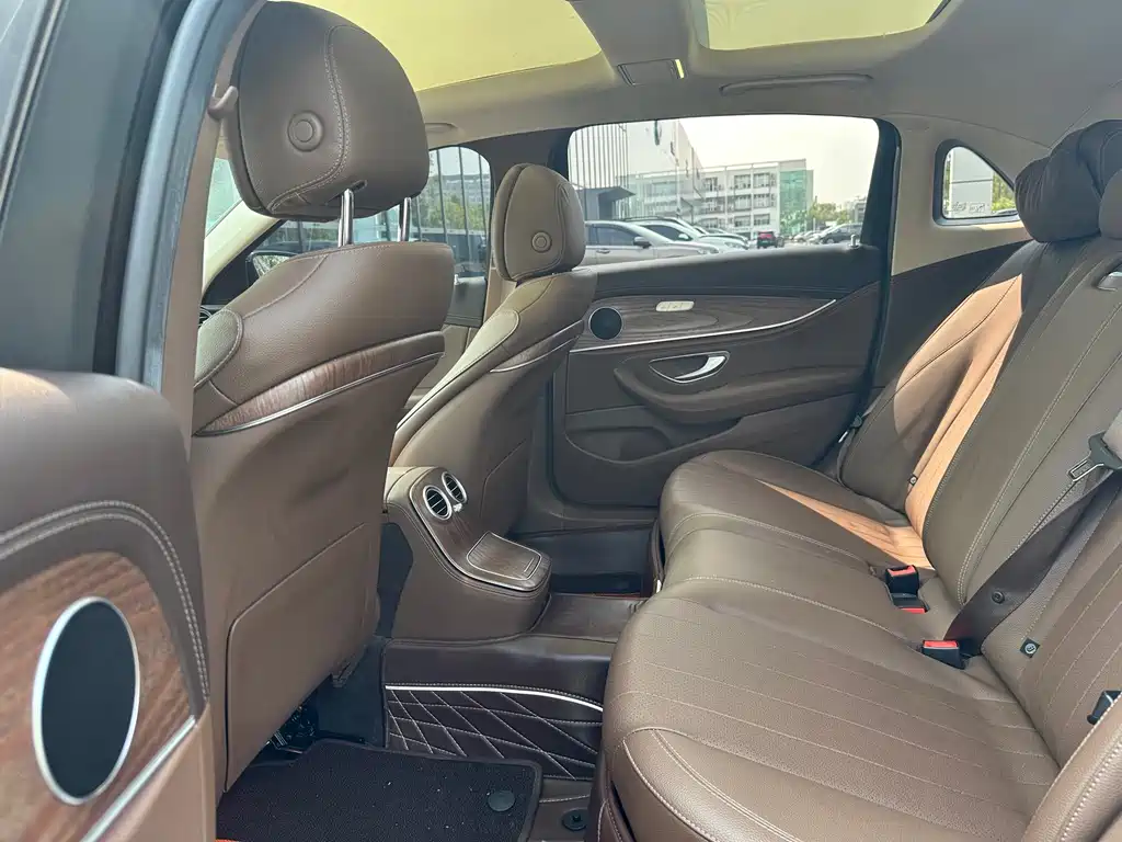 Mercedes-Benz E-Class — миниатюра 10