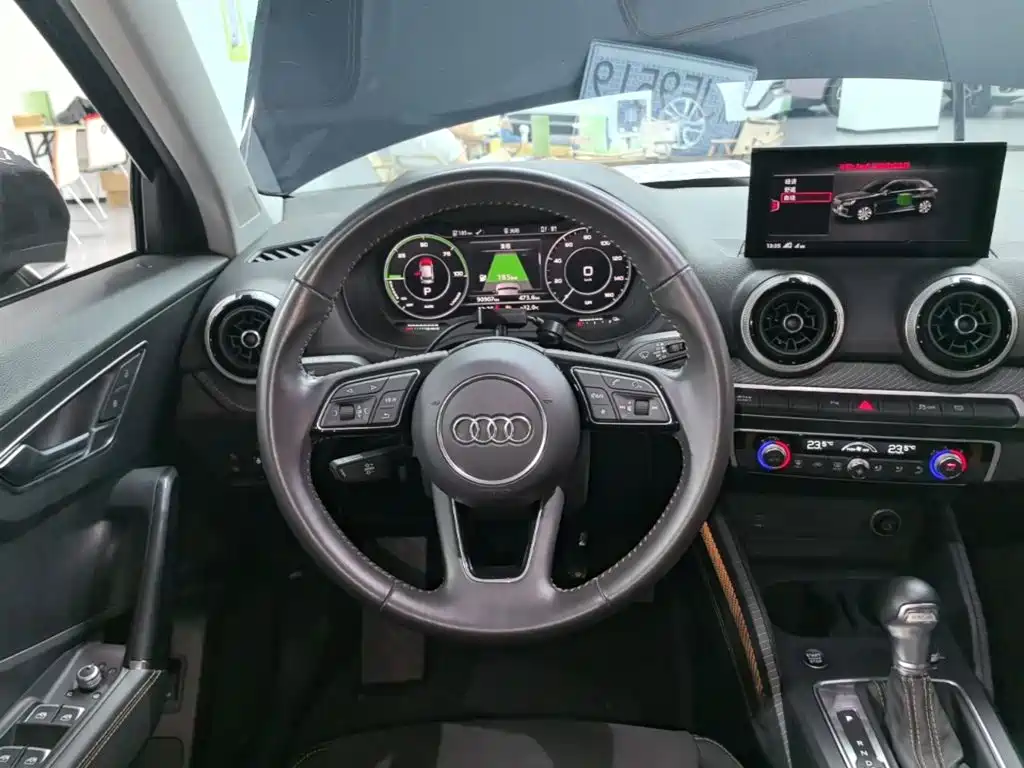 Audi Q2L e-tron — миниатюра 11