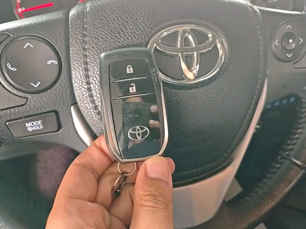 Toyota RAV4 — миниатюра 9