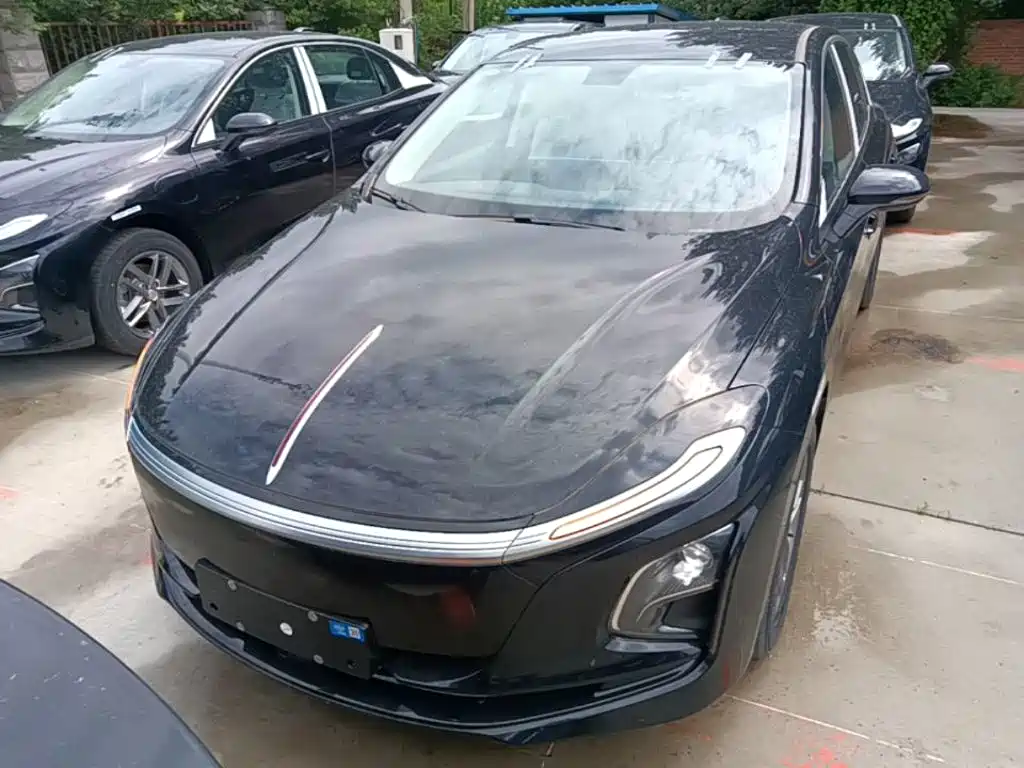 Hongqi E-QM5 2025 610km PLUS