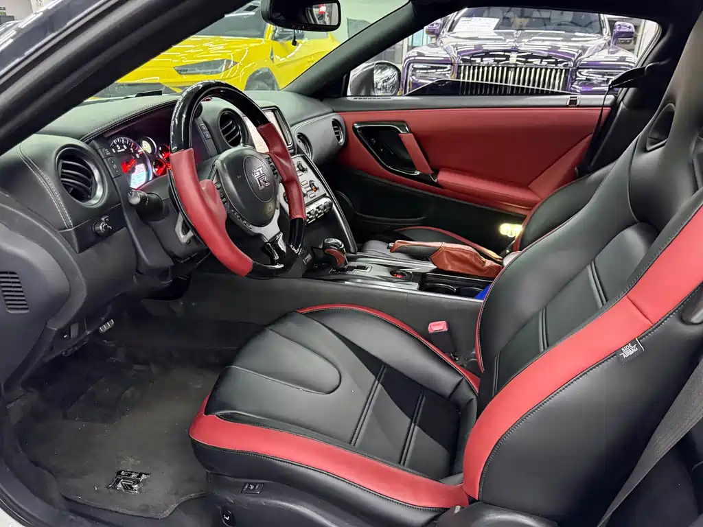 Nissan GT-R — миниатюра 4