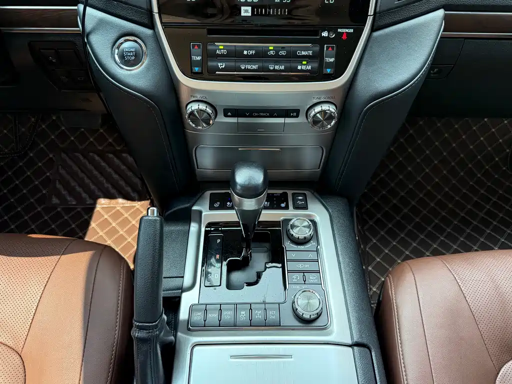 Toyota Land Cruiser 2019 5.7L VX-R GTS