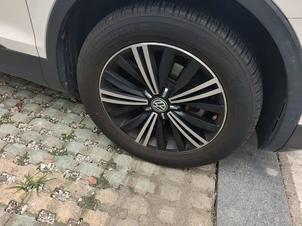 Volkswagen Tiguan L — миниатюра 24