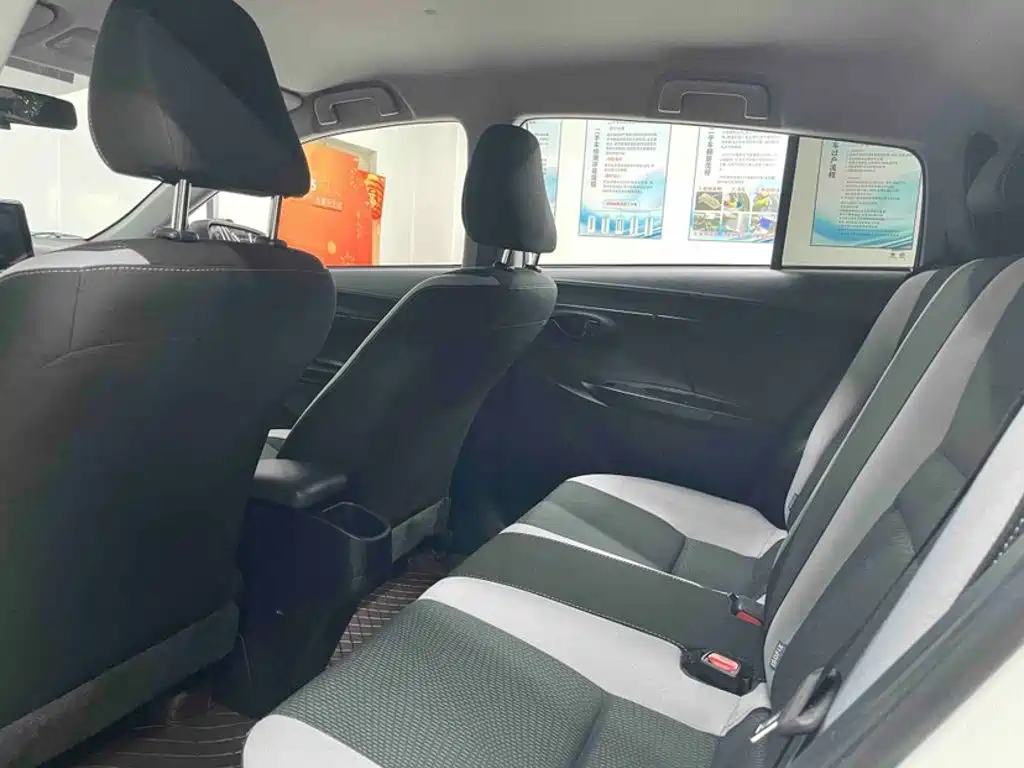 Toyota Yaris L — миниатюра 12