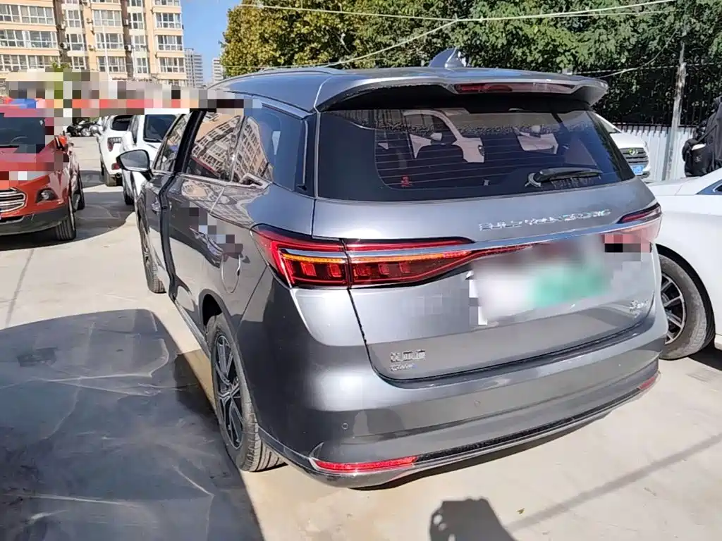 BYD MAX New Energy — миниатюра 5