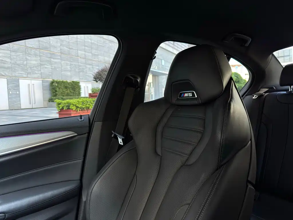 BMW M5 — миниатюра 7