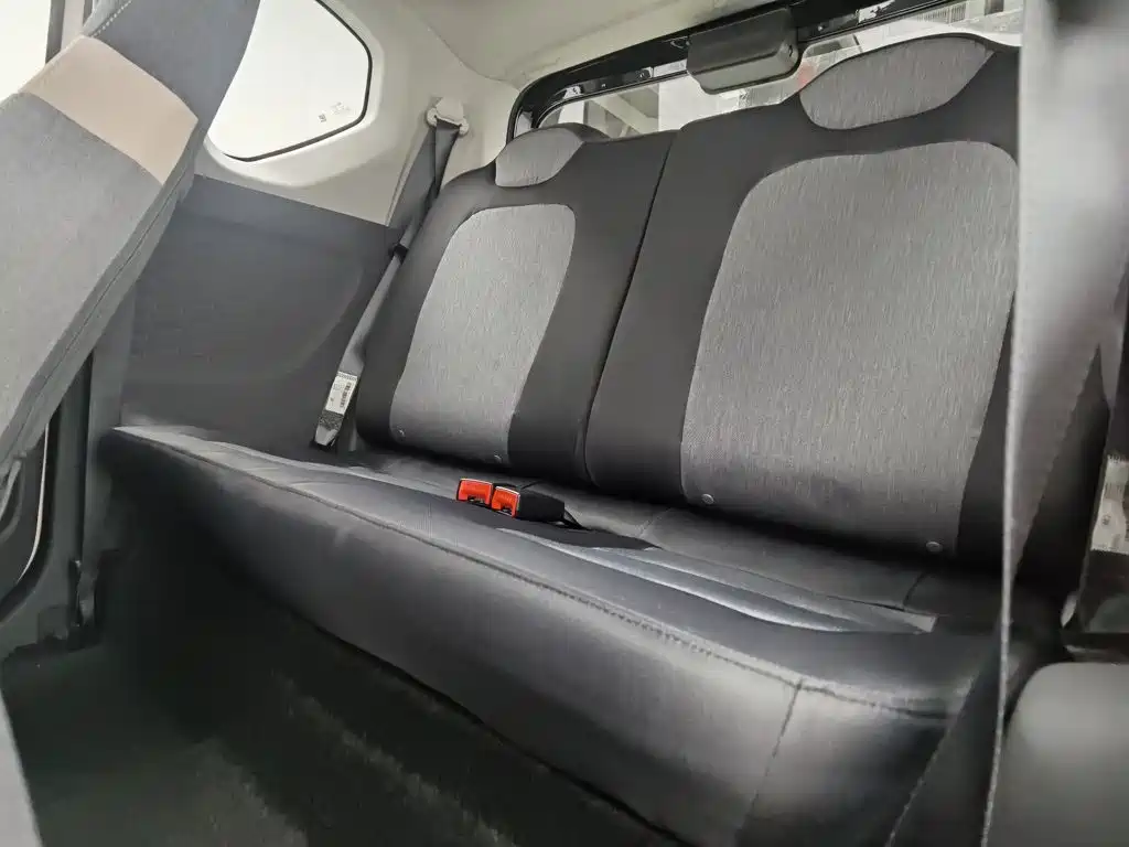 Wuling MINIEV — миниатюра 15