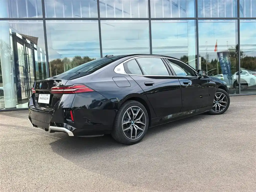 BMW i5 — миниатюра 6
