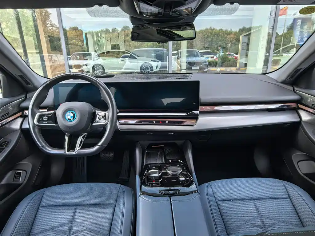 BMW i5 — миниатюра 5