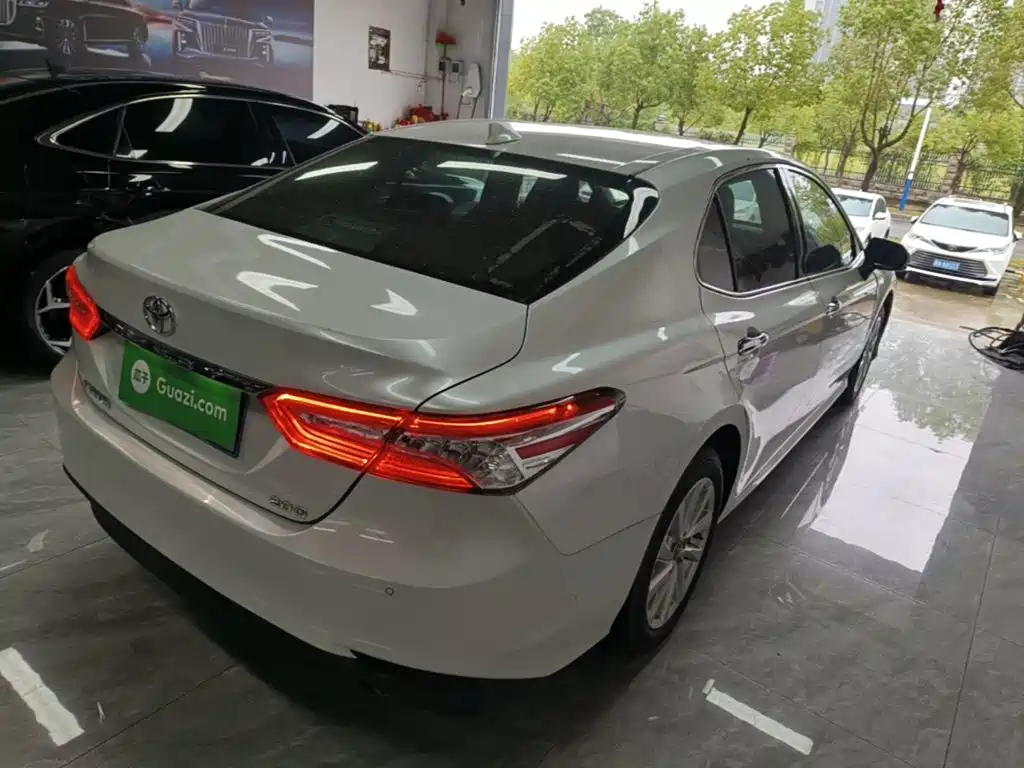 Toyota Camry — миниатюра 7