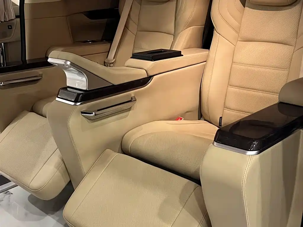 Toyota Vellfire — миниатюра 14