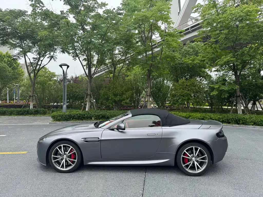 Aston Martin V8 Vantage — миниатюра 4
