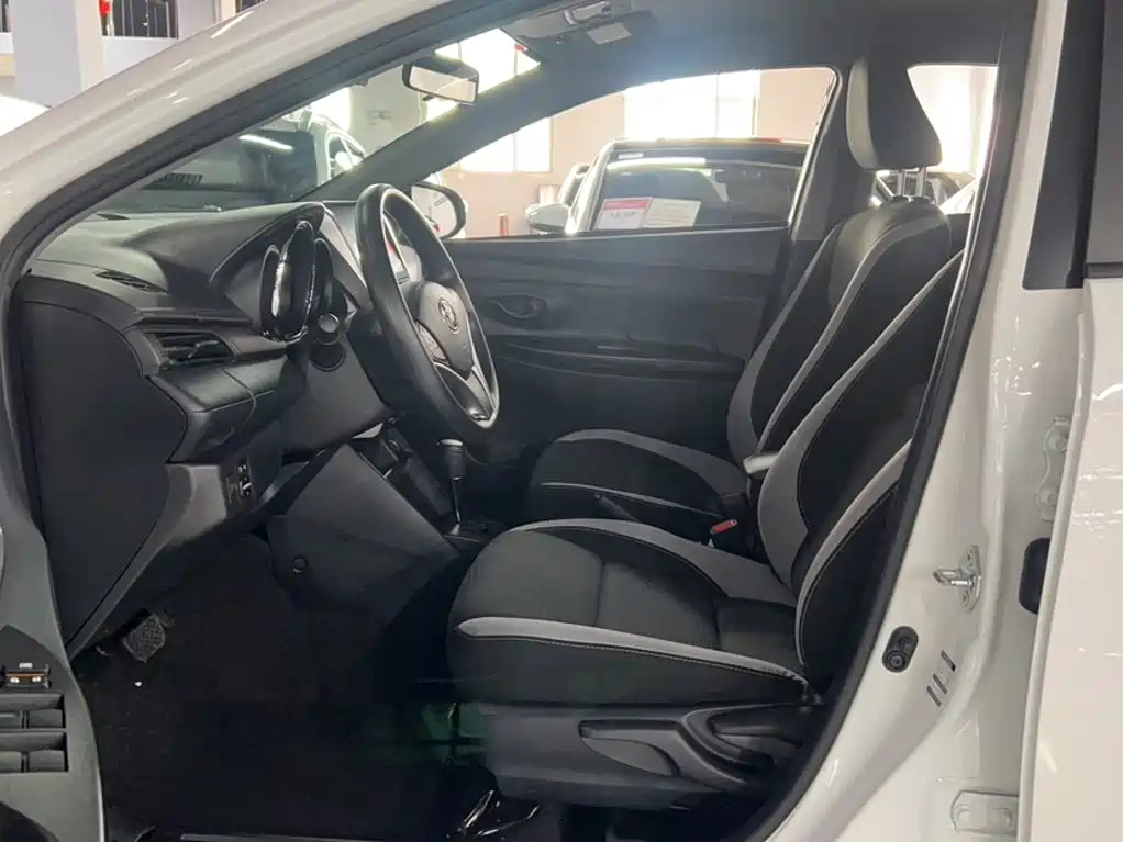 Toyota Yaris L — миниатюра 13