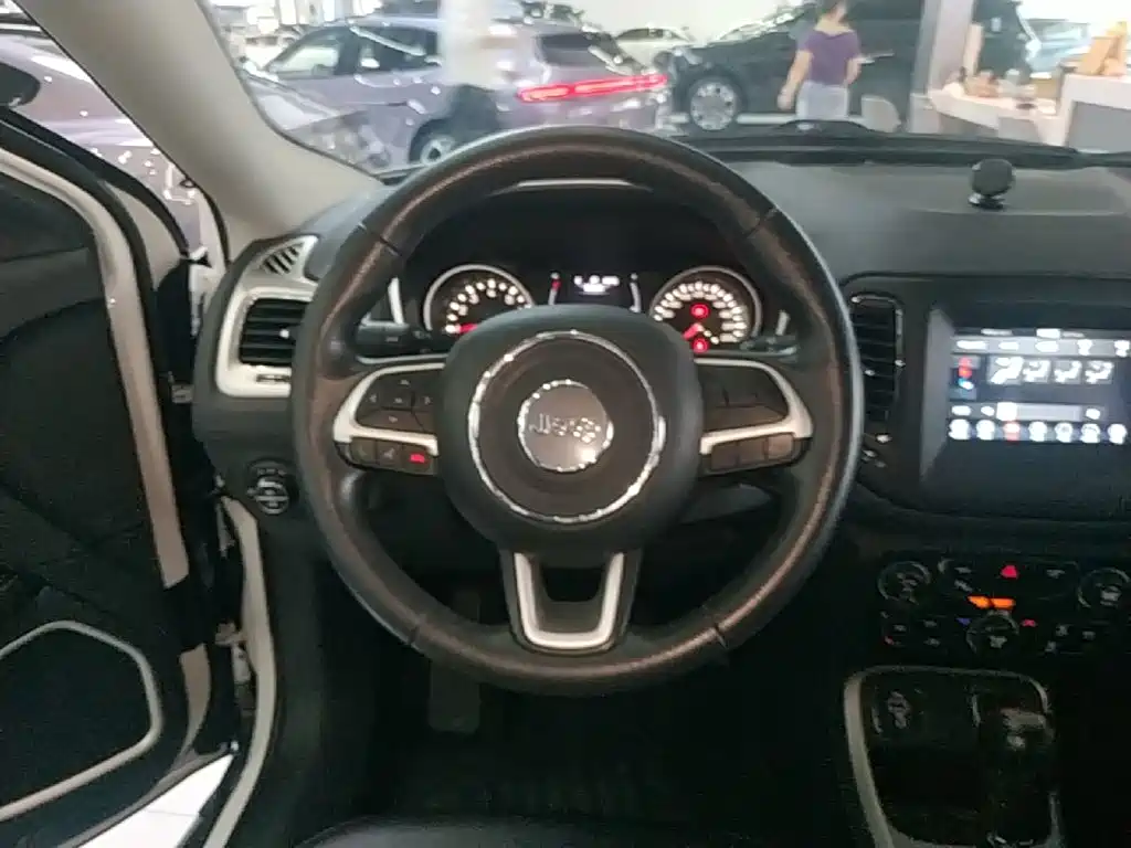 Jeep Compass — миниатюра 11