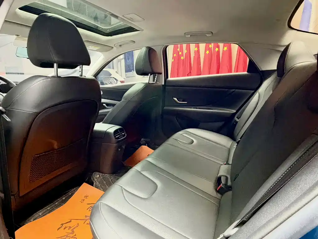 Hyundai Elantra — миниатюра 13
